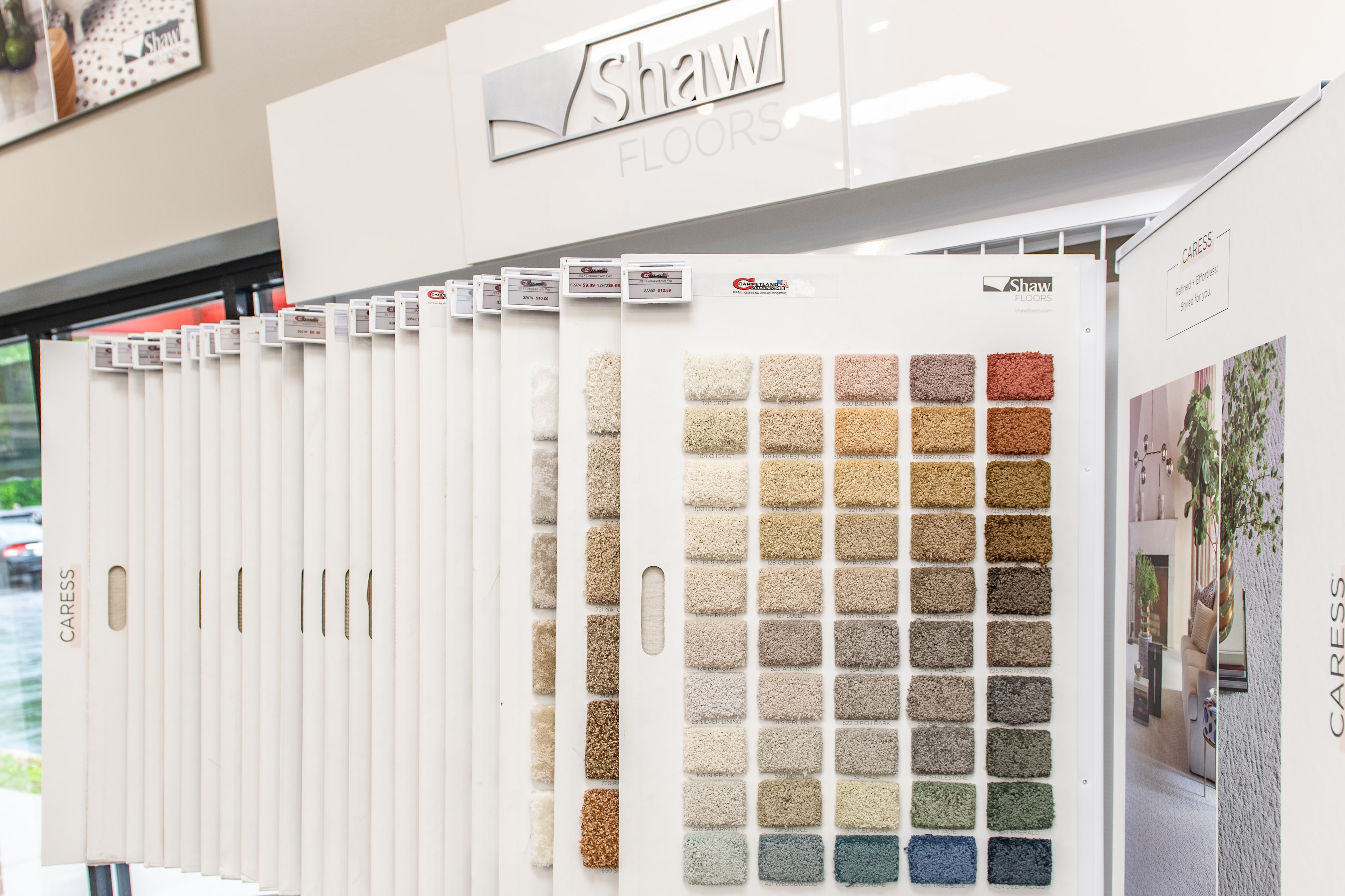 Carpetland USA – RevWood laminate display with multiple ESL price tags